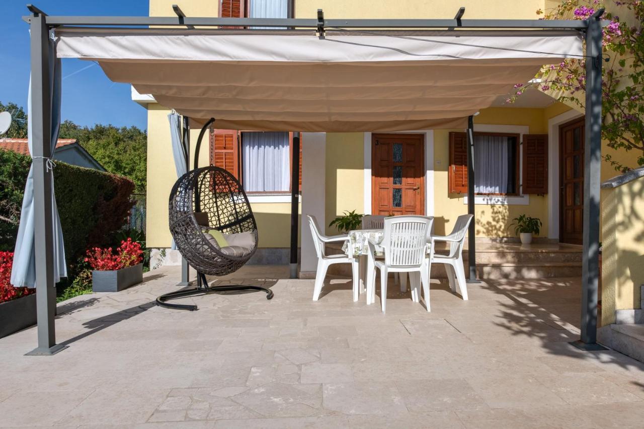 Villa Livia With Three Nice Apartments, Swimming Pool, Childrens Playground, Barbecue And Free Parking Ližnjan Εξωτερικό φωτογραφία