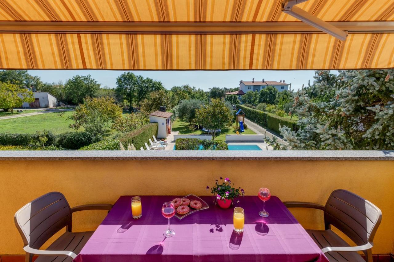 Villa Livia With Three Nice Apartments, Swimming Pool, Childrens Playground, Barbecue And Free Parking Ližnjan Εξωτερικό φωτογραφία