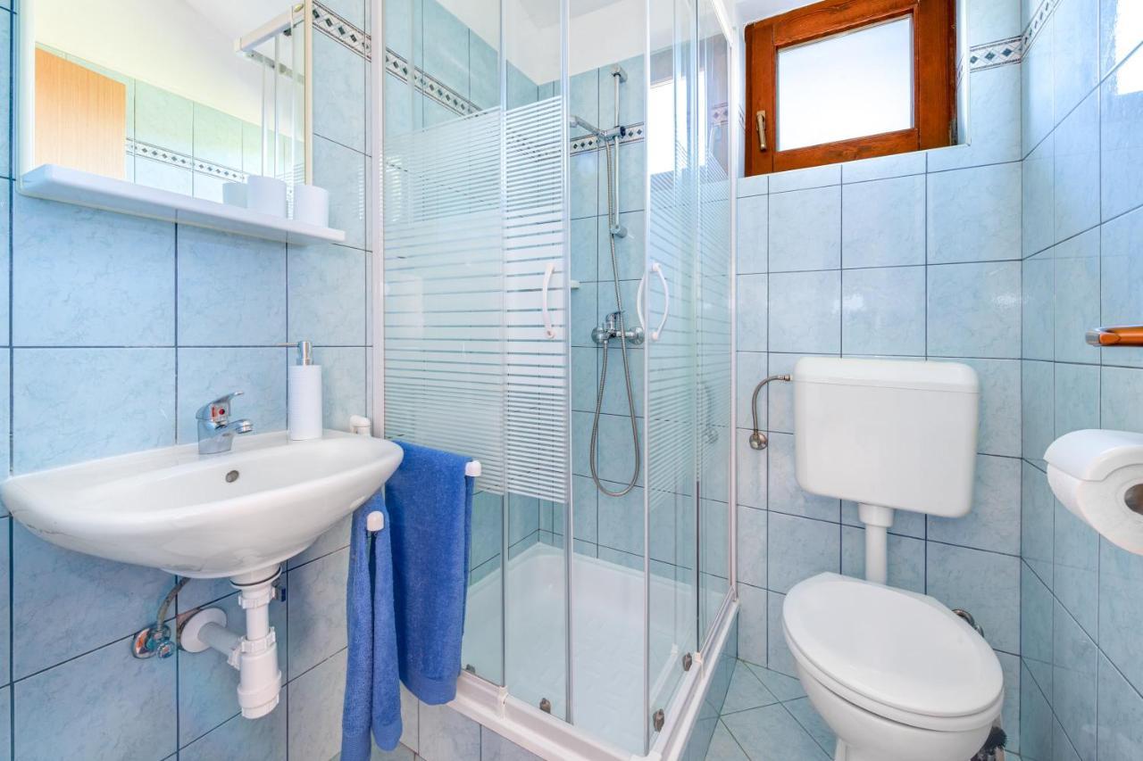 Villa Livia With Three Nice Apartments, Swimming Pool, Childrens Playground, Barbecue And Free Parking Ližnjan Εξωτερικό φωτογραφία