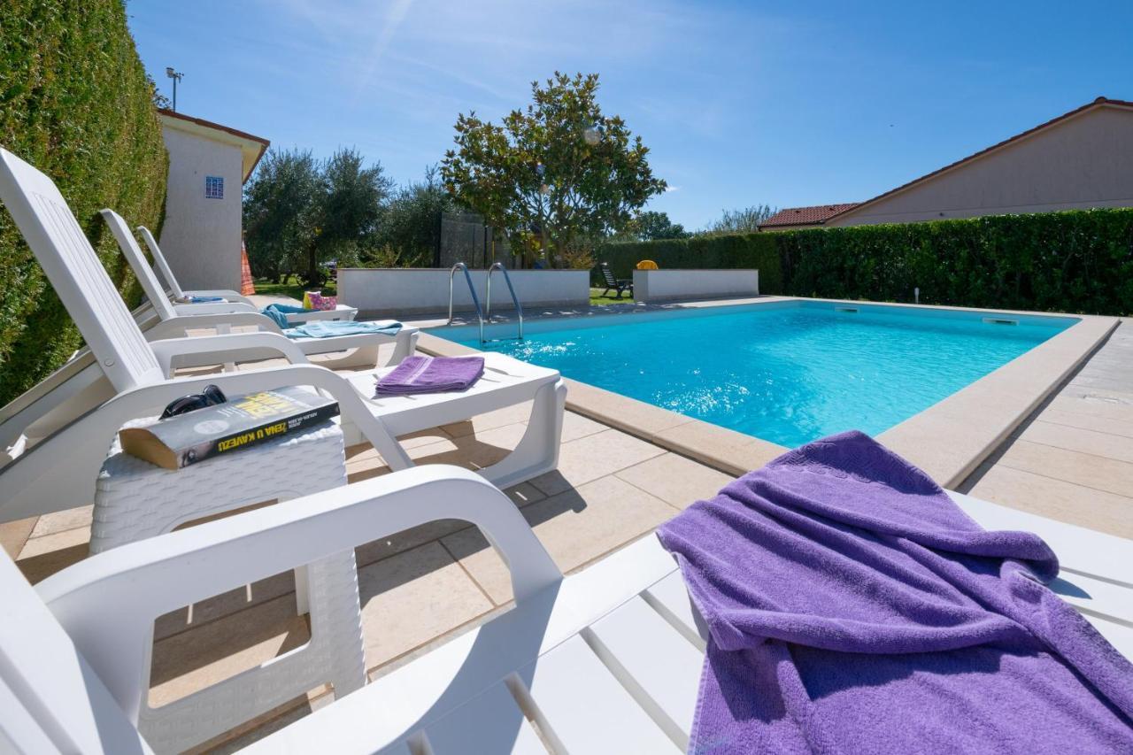 Villa Livia With Three Nice Apartments, Swimming Pool, Childrens Playground, Barbecue And Free Parking Ližnjan Εξωτερικό φωτογραφία