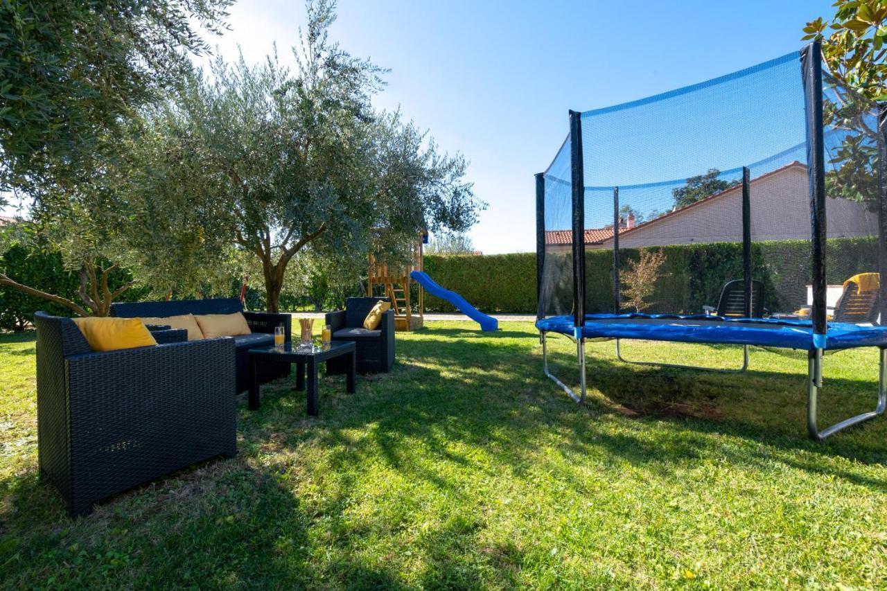 Villa Livia With Three Nice Apartments, Swimming Pool, Childrens Playground, Barbecue And Free Parking Ližnjan Εξωτερικό φωτογραφία