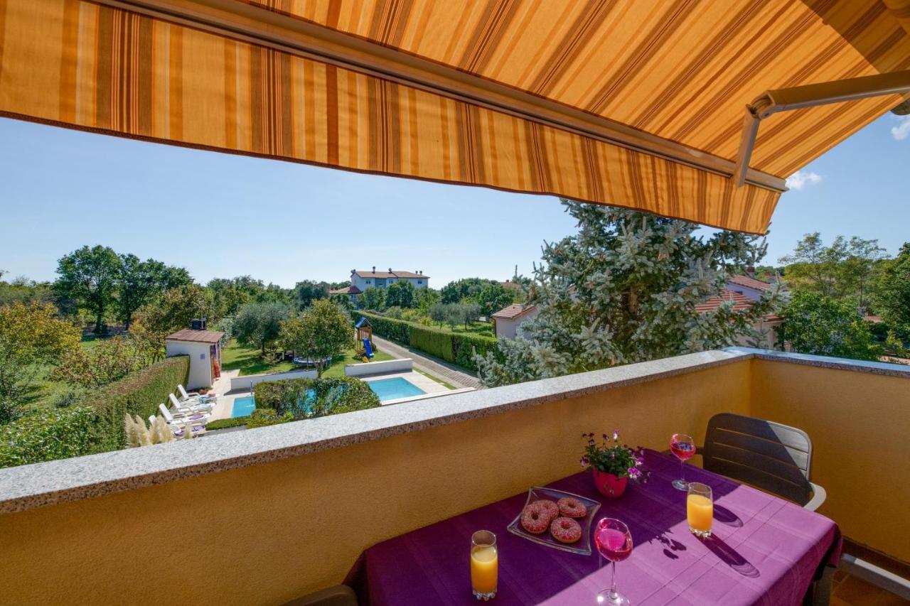 Villa Livia With Three Nice Apartments, Swimming Pool, Childrens Playground, Barbecue And Free Parking Ližnjan Εξωτερικό φωτογραφία