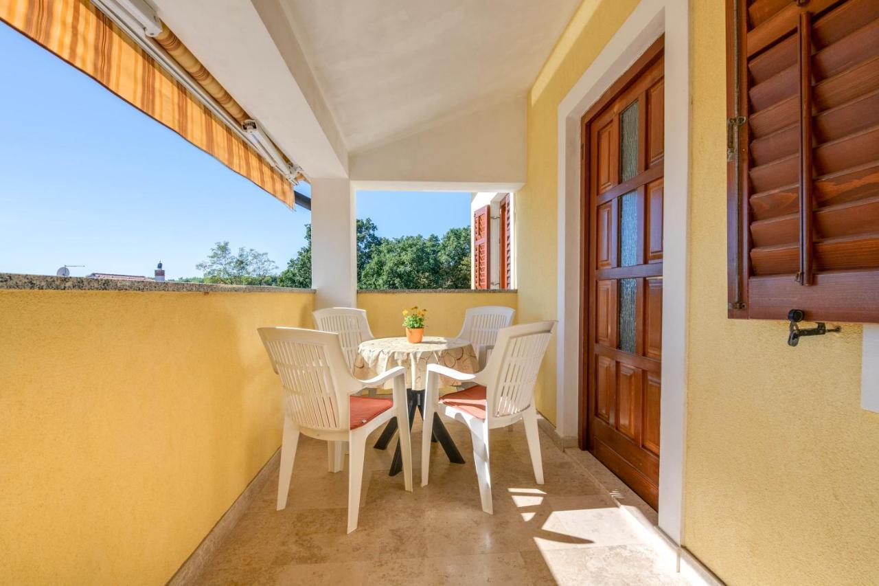Villa Livia With Three Nice Apartments, Swimming Pool, Childrens Playground, Barbecue And Free Parking Ližnjan Εξωτερικό φωτογραφία