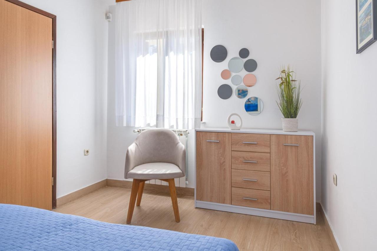 Villa Livia With Three Nice Apartments, Swimming Pool, Childrens Playground, Barbecue And Free Parking Ližnjan Εξωτερικό φωτογραφία