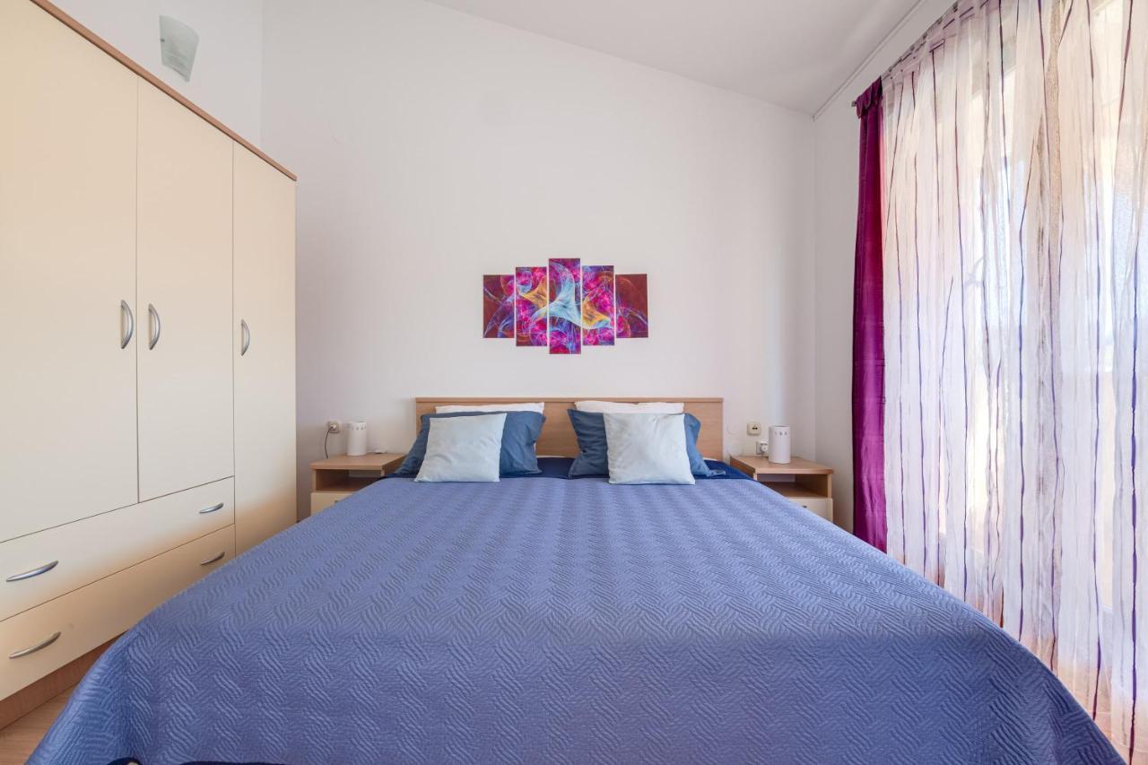 Villa Livia With Three Nice Apartments, Swimming Pool, Childrens Playground, Barbecue And Free Parking Ližnjan Εξωτερικό φωτογραφία
