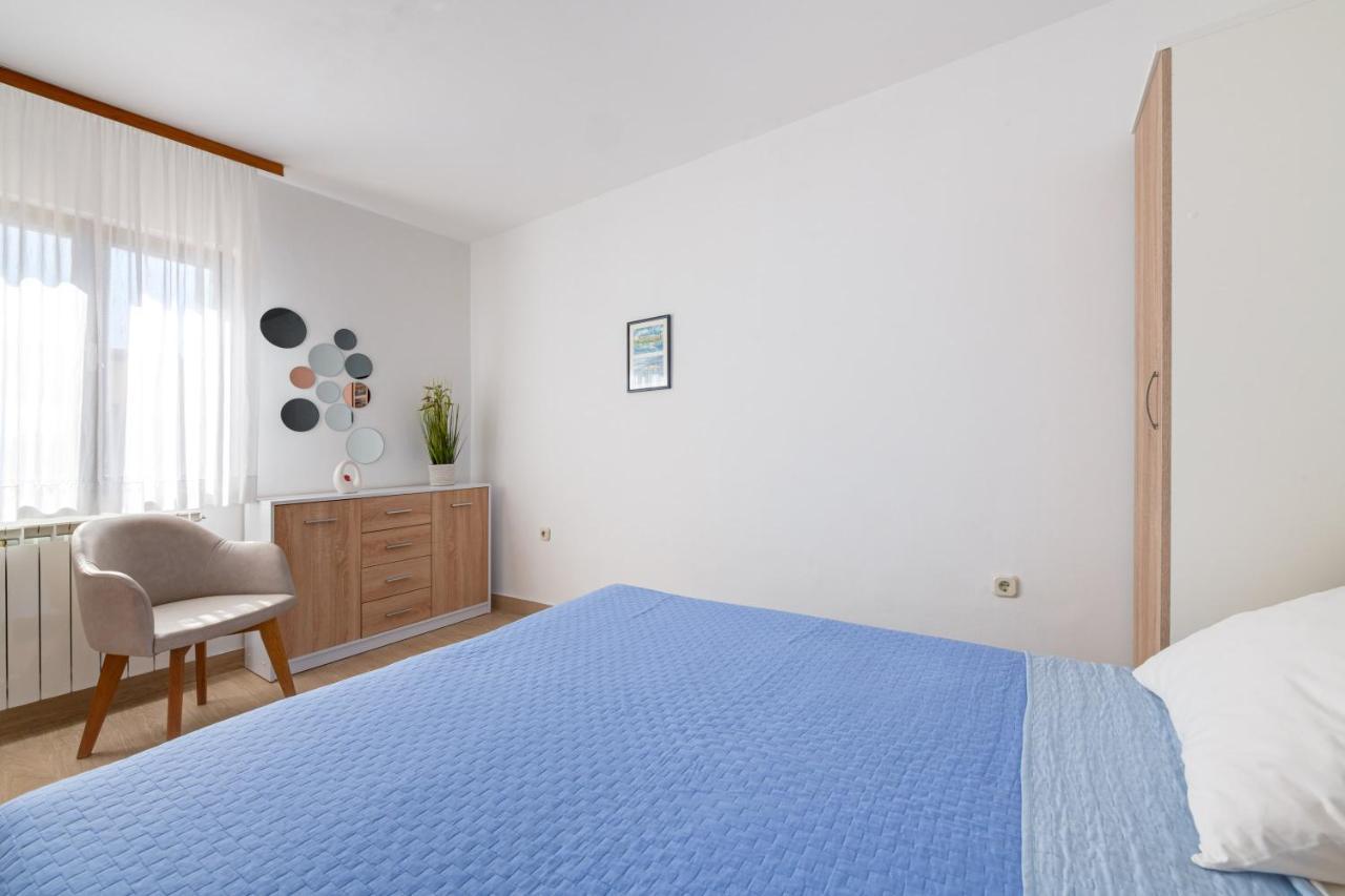 Villa Livia With Three Nice Apartments, Swimming Pool, Childrens Playground, Barbecue And Free Parking Ližnjan Εξωτερικό φωτογραφία