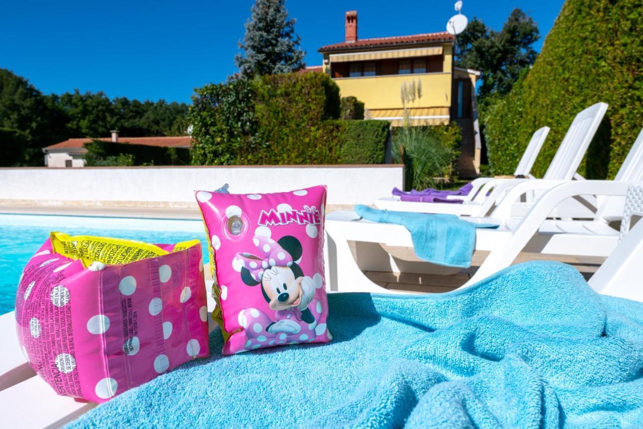 Villa Livia With Three Nice Apartments, Swimming Pool, Childrens Playground, Barbecue And Free Parking Ližnjan Εξωτερικό φωτογραφία