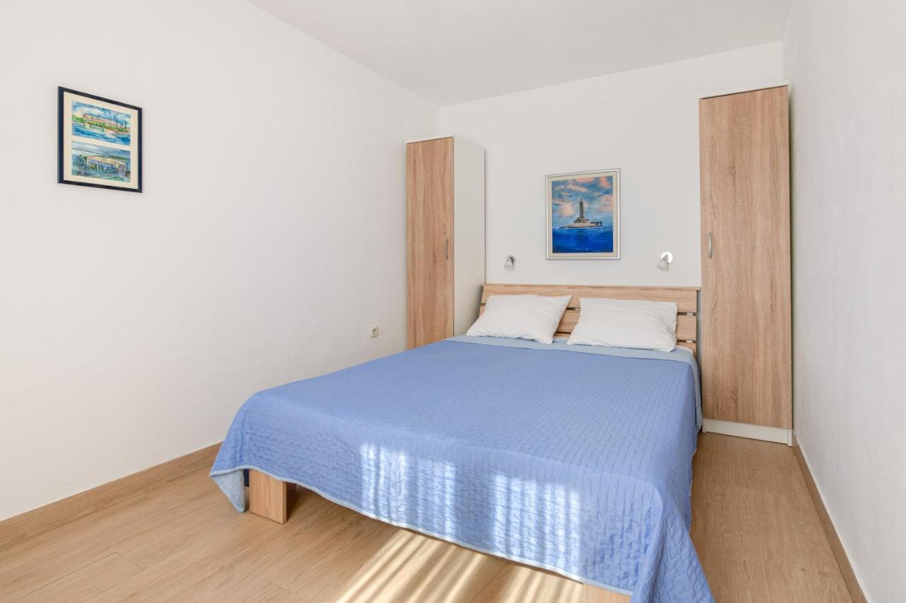 Villa Livia With Three Nice Apartments, Swimming Pool, Childrens Playground, Barbecue And Free Parking Ližnjan Εξωτερικό φωτογραφία