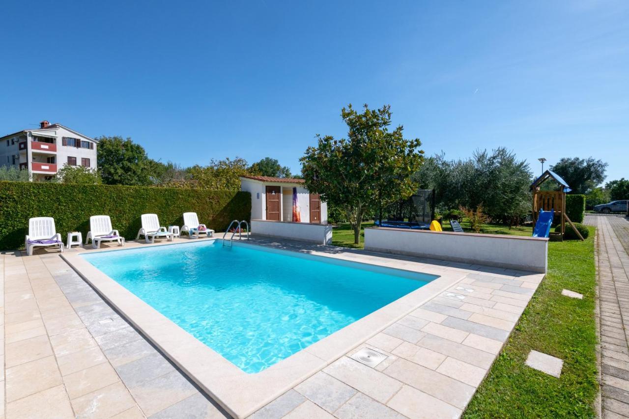 Villa Livia With Three Nice Apartments, Swimming Pool, Childrens Playground, Barbecue And Free Parking Ližnjan Εξωτερικό φωτογραφία
