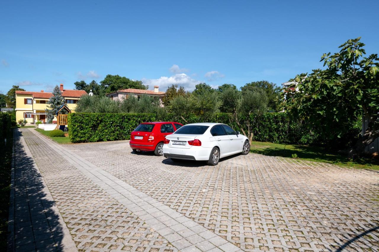 Villa Livia With Three Nice Apartments, Swimming Pool, Childrens Playground, Barbecue And Free Parking Ližnjan Εξωτερικό φωτογραφία