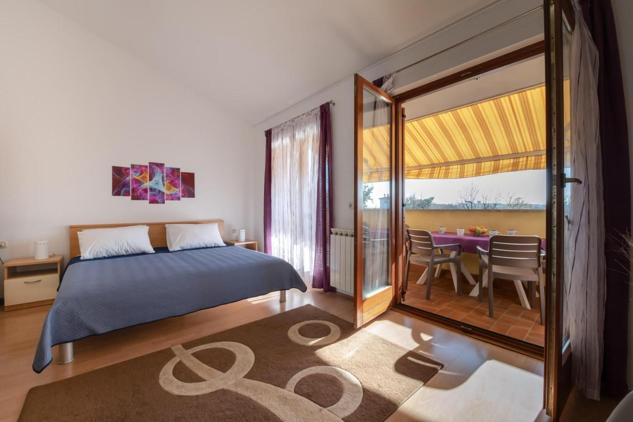 Villa Livia With Three Nice Apartments, Swimming Pool, Childrens Playground, Barbecue And Free Parking Ližnjan Εξωτερικό φωτογραφία