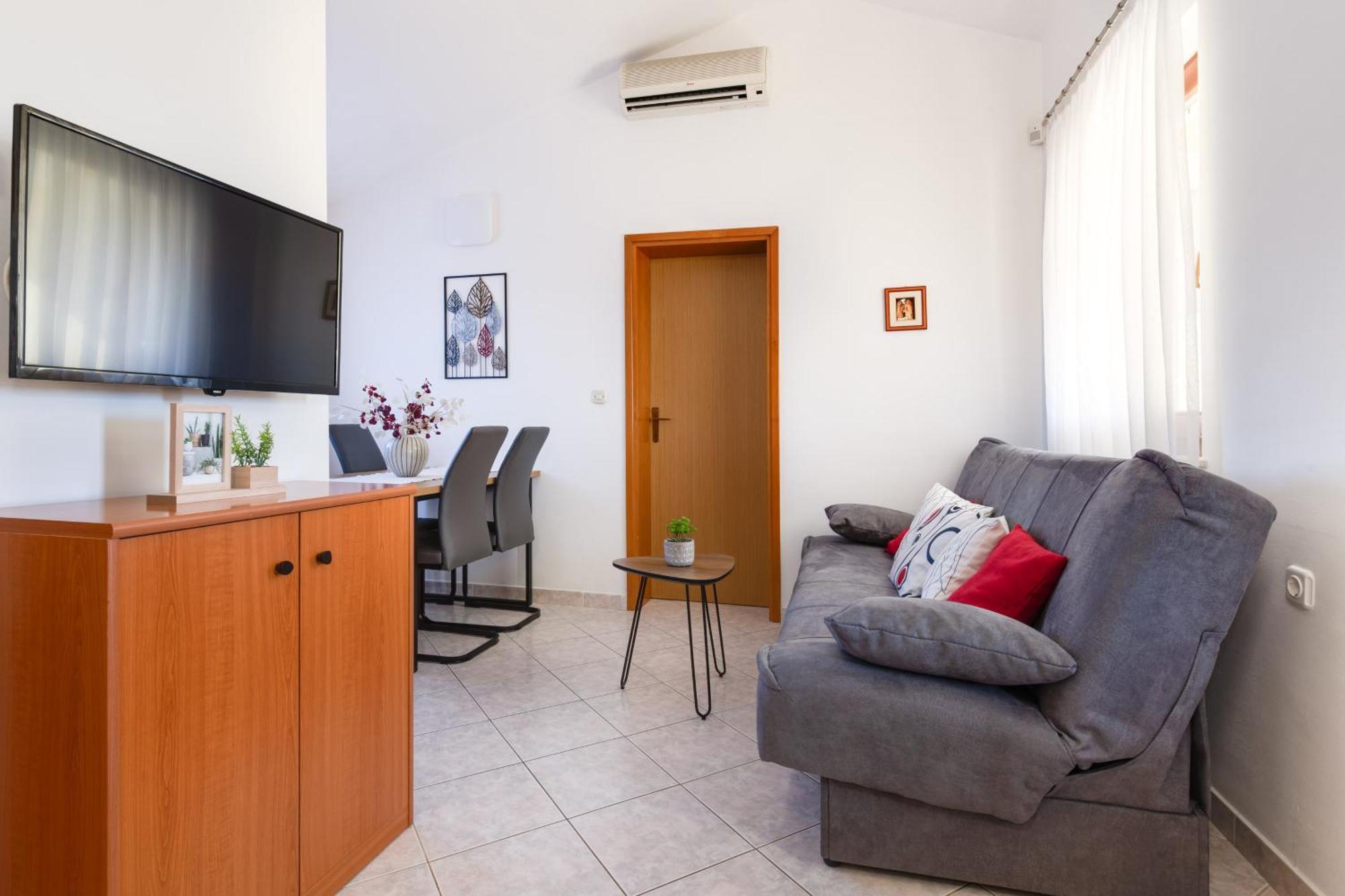 Villa Livia With Three Nice Apartments, Swimming Pool, Childrens Playground, Barbecue And Free Parking Ližnjan Εξωτερικό φωτογραφία