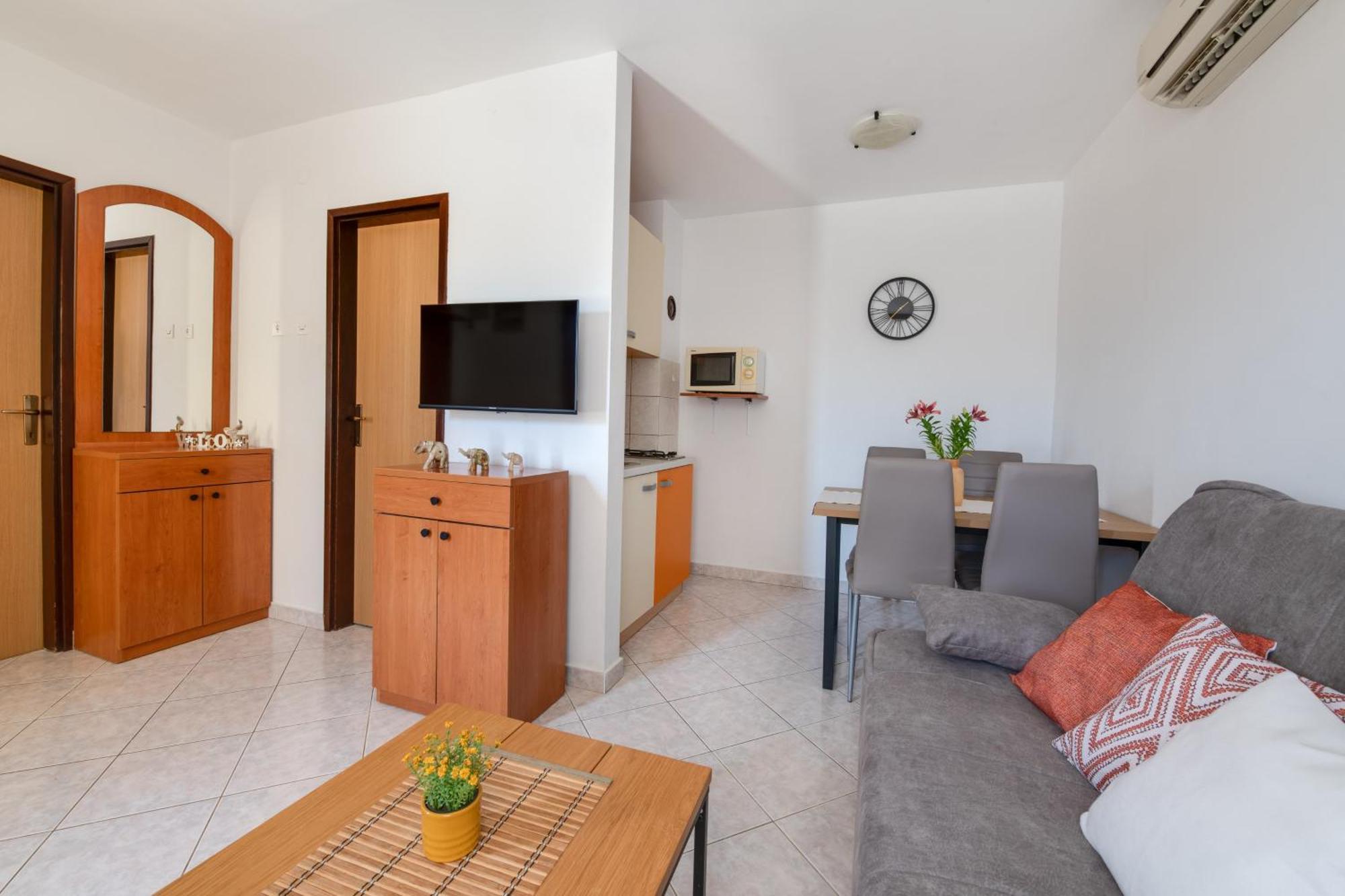 Villa Livia With Three Nice Apartments, Swimming Pool, Childrens Playground, Barbecue And Free Parking Ližnjan Εξωτερικό φωτογραφία