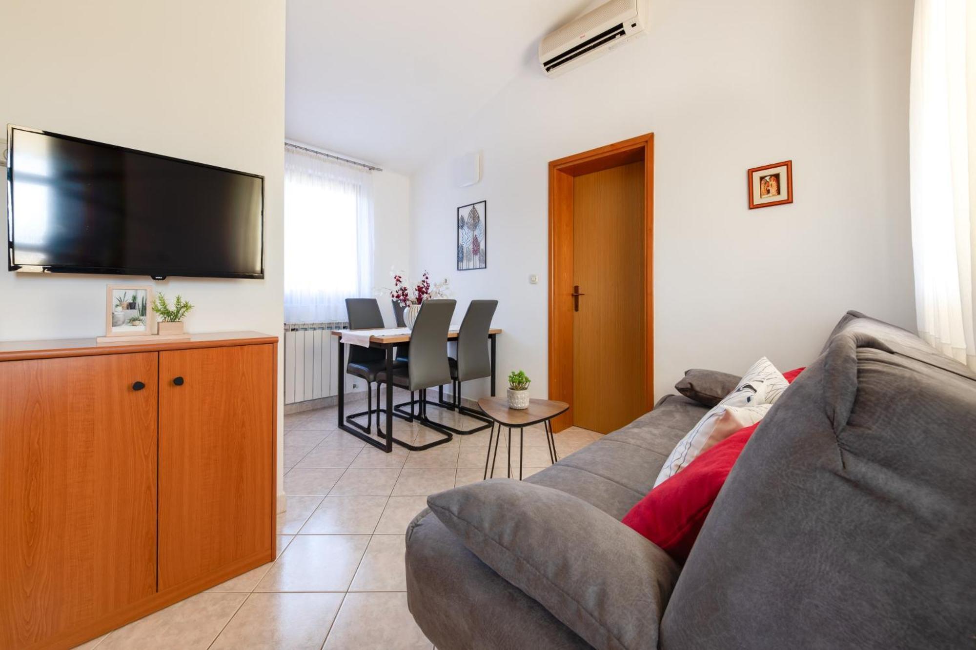 Villa Livia With Three Nice Apartments, Swimming Pool, Childrens Playground, Barbecue And Free Parking Ližnjan Εξωτερικό φωτογραφία