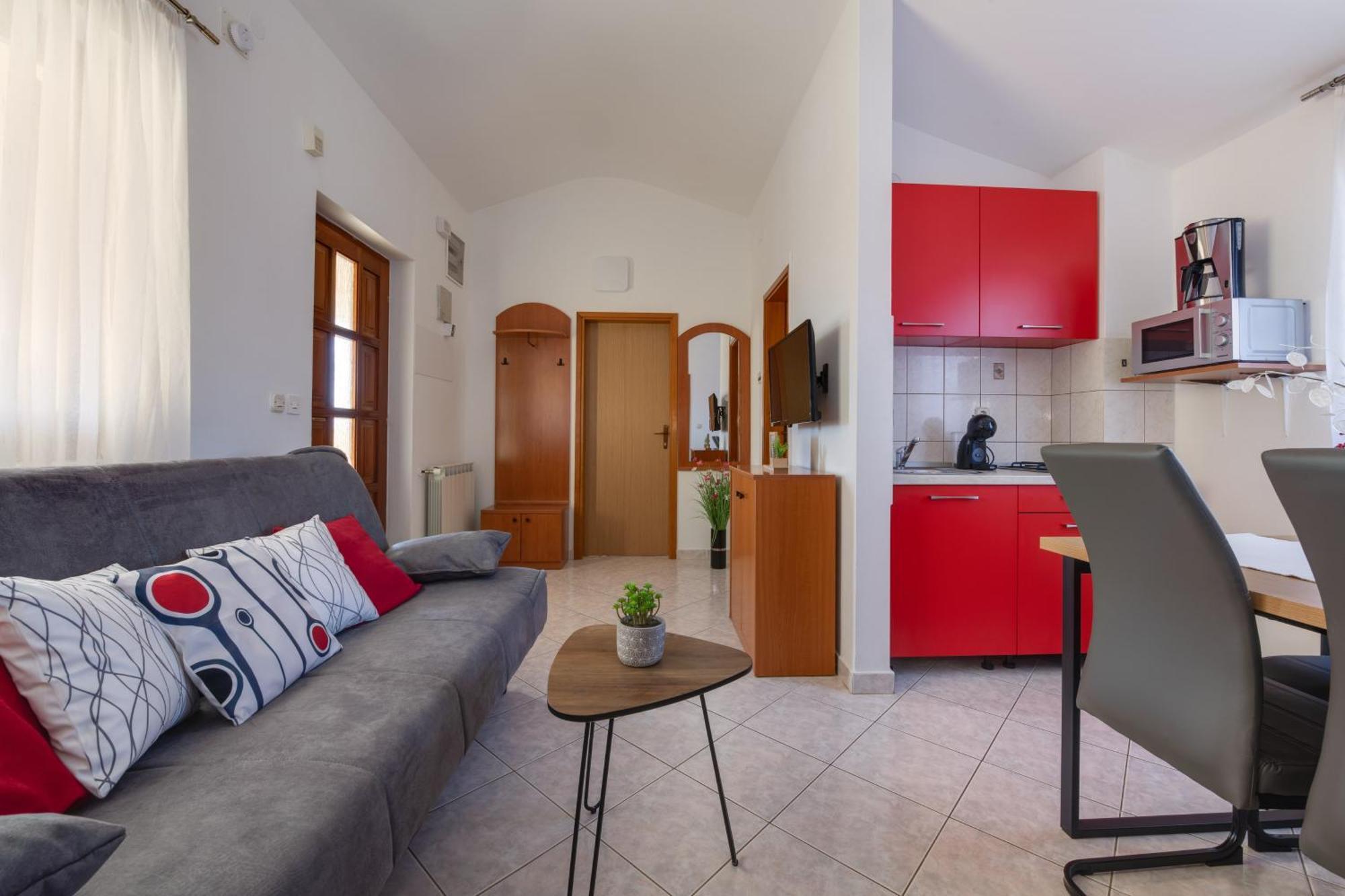 Villa Livia With Three Nice Apartments, Swimming Pool, Childrens Playground, Barbecue And Free Parking Ližnjan Εξωτερικό φωτογραφία