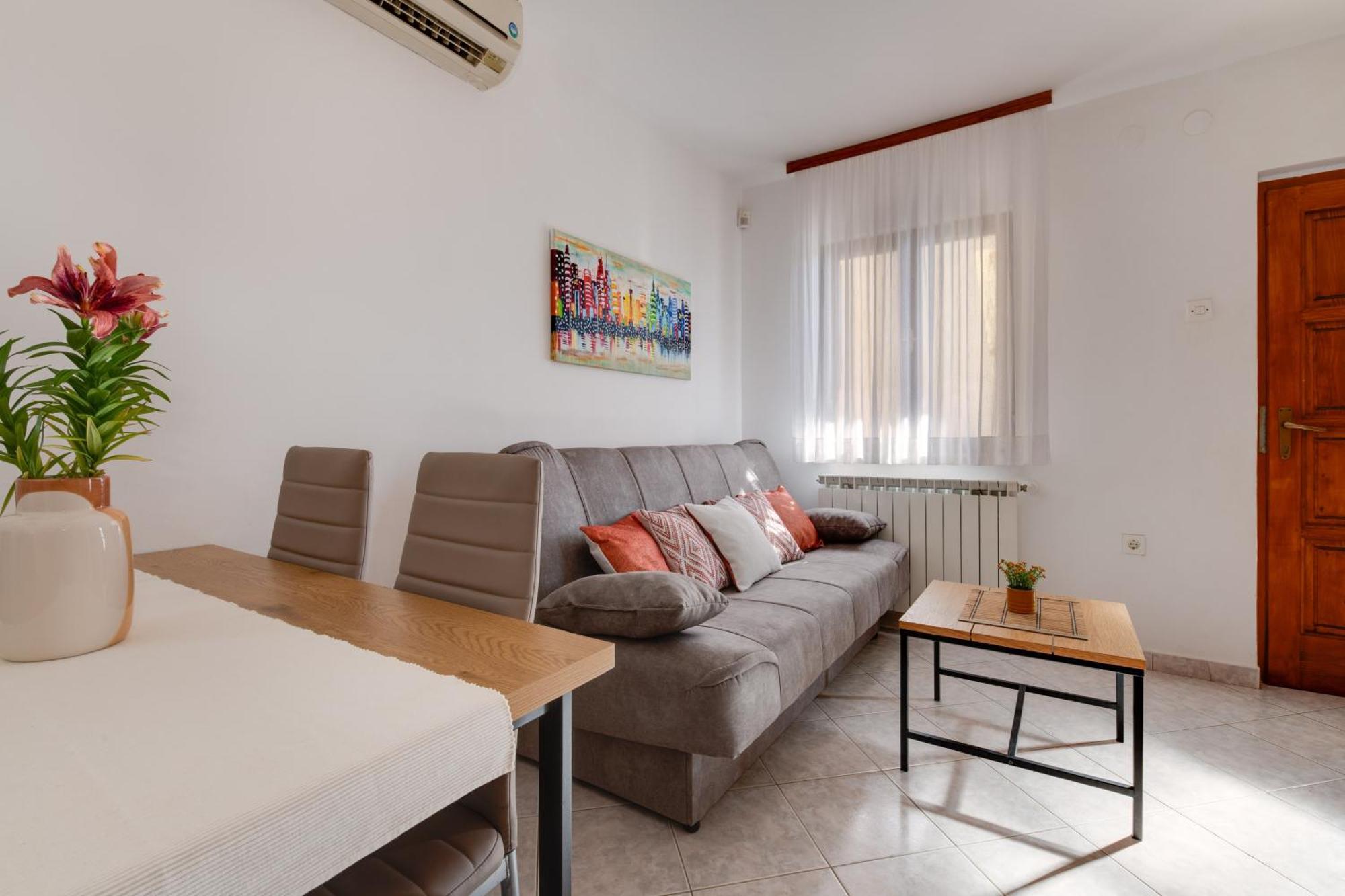 Villa Livia With Three Nice Apartments, Swimming Pool, Childrens Playground, Barbecue And Free Parking Ližnjan Εξωτερικό φωτογραφία